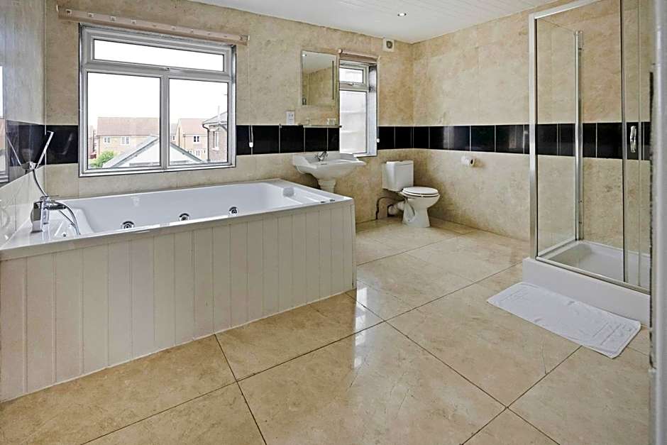 OYO The Baltimore Hotel