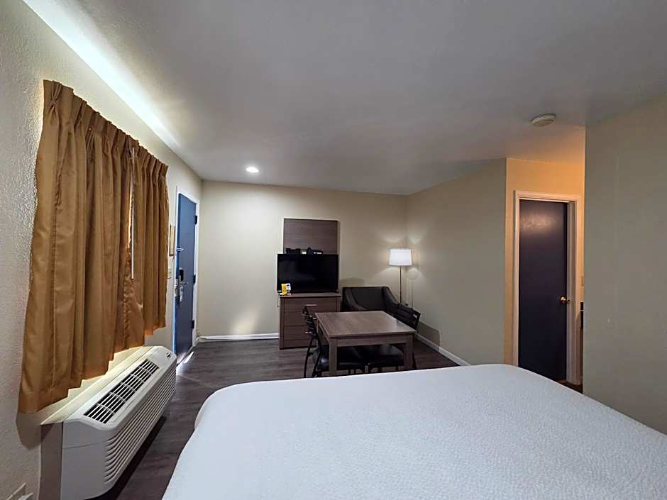 Travelodge by Wyndham Wenatchee