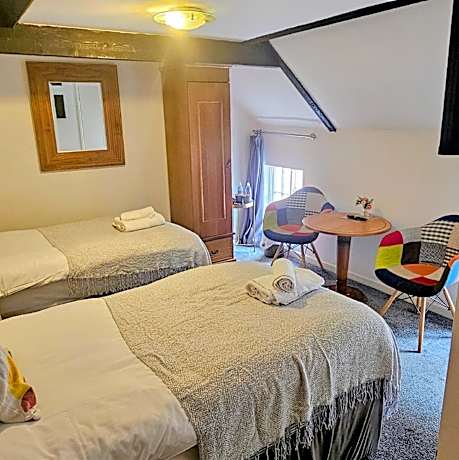 Twin Room with Private Bathroom