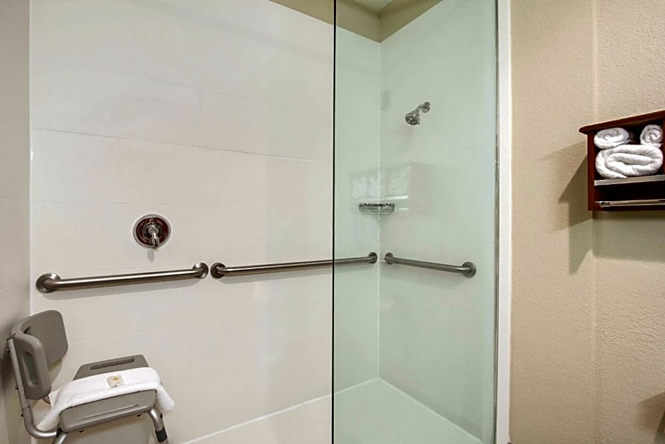 Comfort Inn & Suites Bellevue - Omaha Offutt AFB