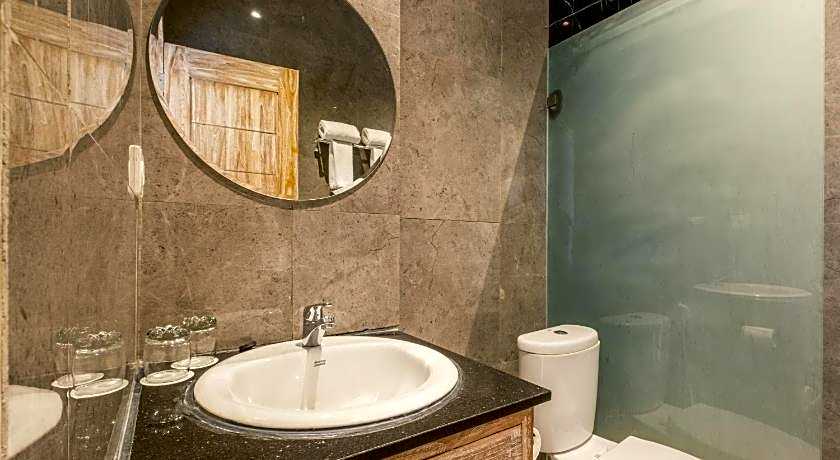 DEJAVU 2.0 HOTEL BAJO KOMODO