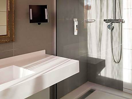 Superior Room with Two Zip Beds