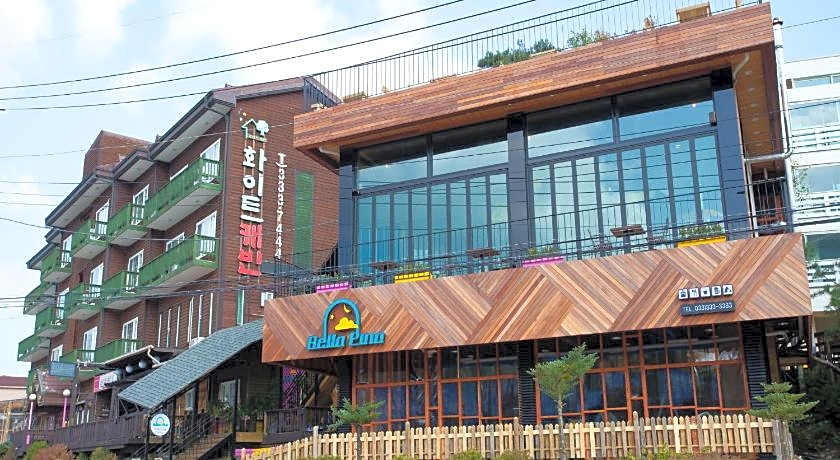 Goodstay White Cabin Pension