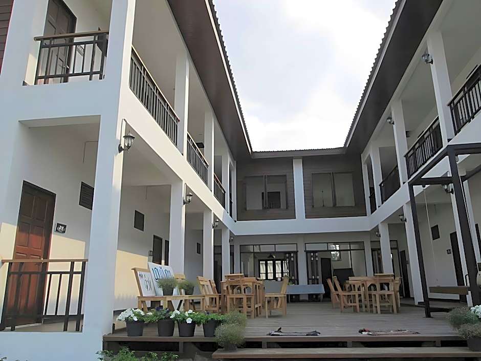Norn Nab Dao Rimkhong Hotel