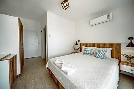 Deluxe Double Room with Balcony and Sea View