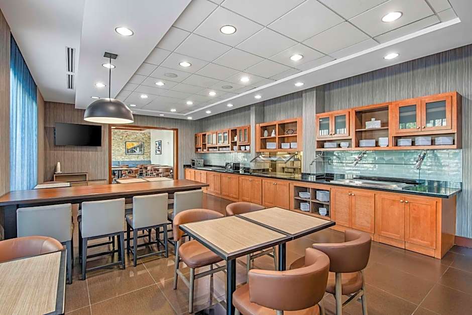 Hyatt Place Riverside Downtown