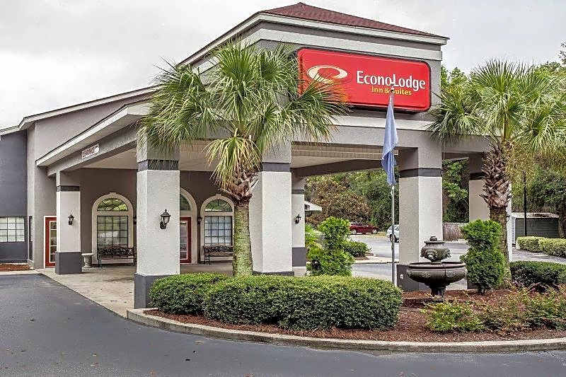 Econo Lodge Inn & Suites