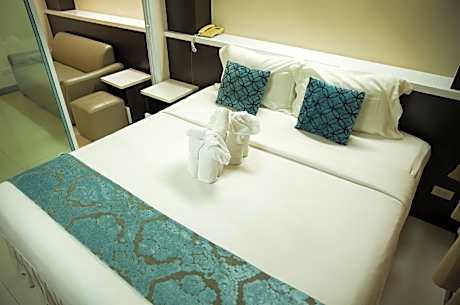 Deluxe King Suite