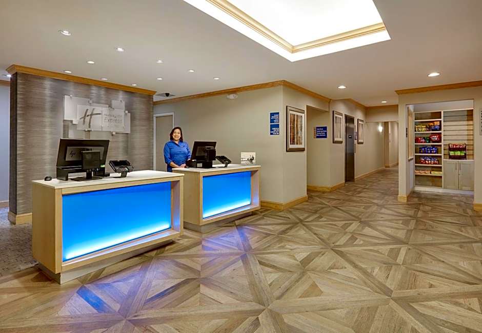 Holiday Inn Express & Suites San Antonio - Brooks City Base By IHG