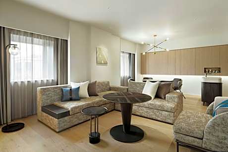Premium Courtyard King Room