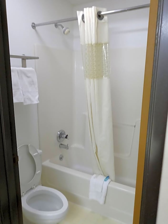 Country Hearth Inn & Suites - Kenton