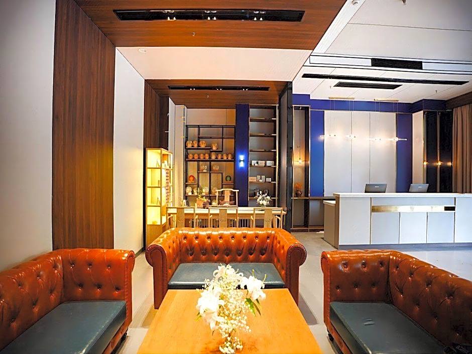 James Joyce Coffetel Xishuangbanna Poshui Square Manjinglan Ancient City