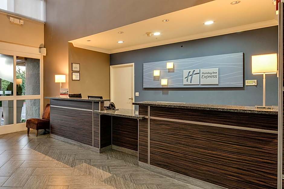 Holiday Inn Express Hotel & Suites Santa Clara By IHG