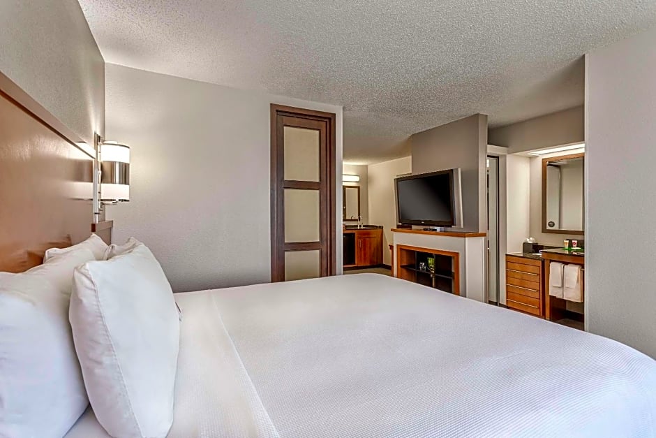 Hyatt Place Overland Park Convention Center