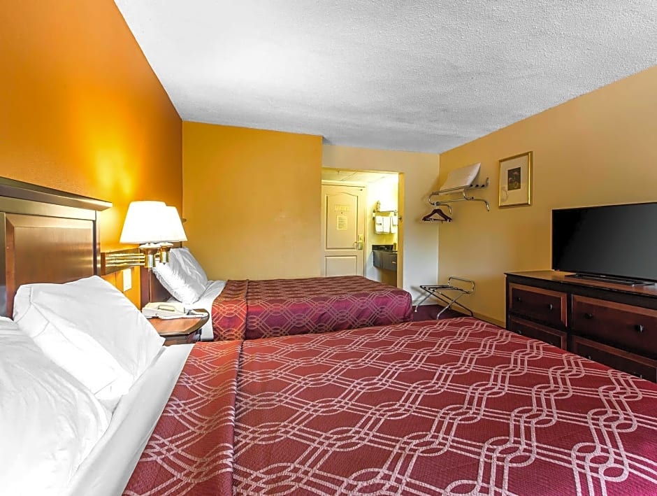 Econo Lodge At Six Flags