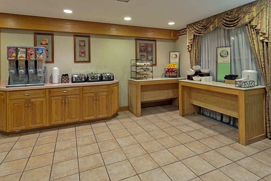 Country Inn & Suites by Radisson, Holland, MI