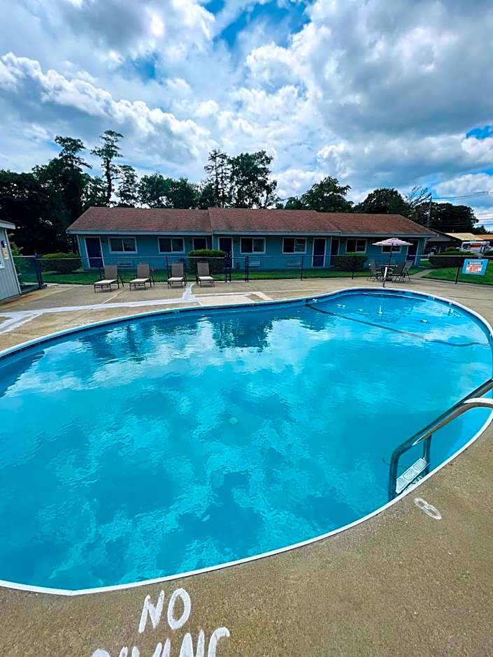 Captain's Lodge Motel