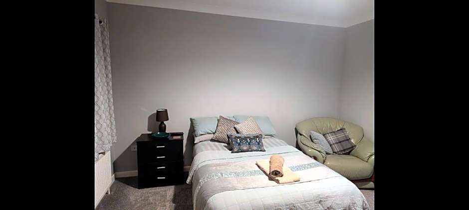 2 bedroom house Admiral Court