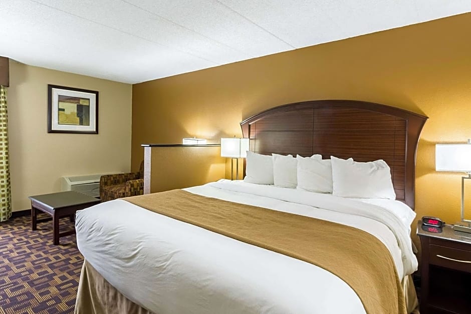 Quality Inn & Suites Arden Hills - Saint Paul North
