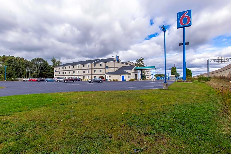 Motel 6-Baraboo, WI - Lake Delton