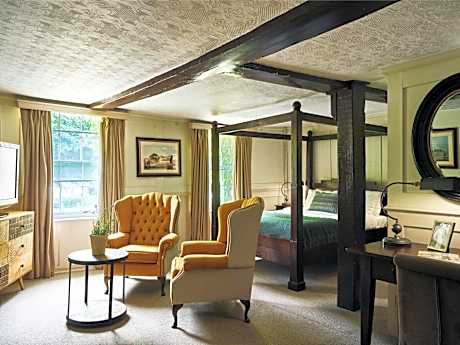 Double Room with Four Poster Bed