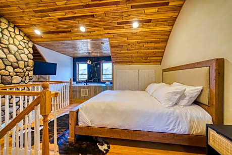 Deluxe Suite with Spa Bath