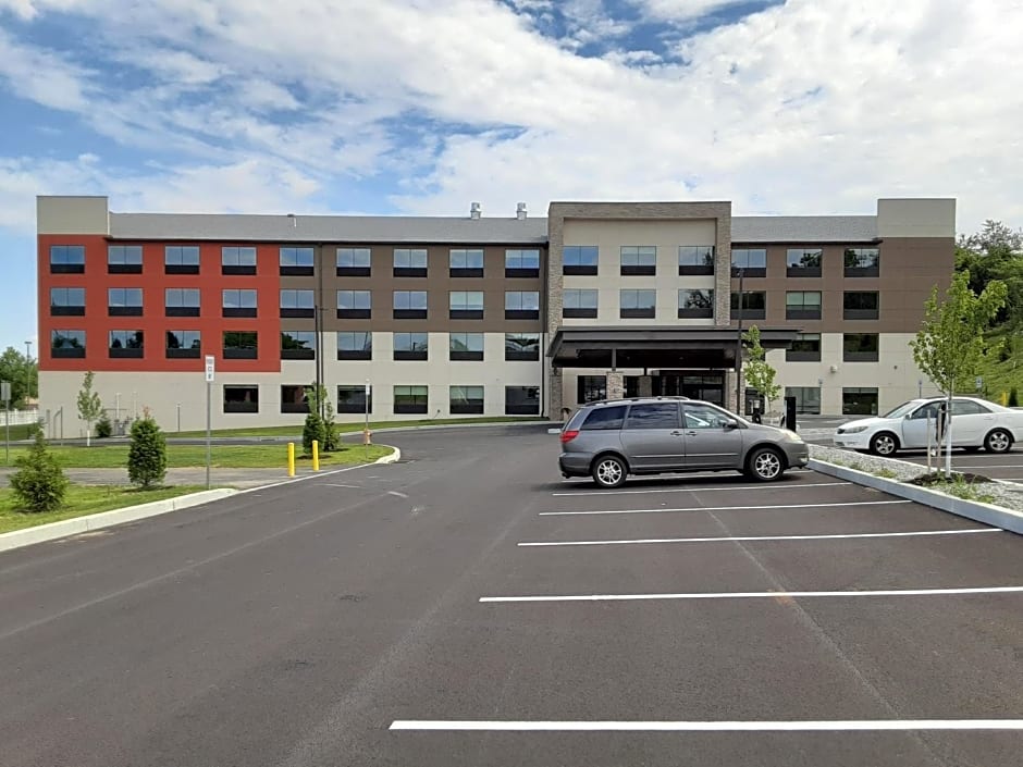 Holiday Inn Express and Suites Harrisburg S - Mechanicsburg