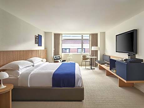 Premium King Room with City View