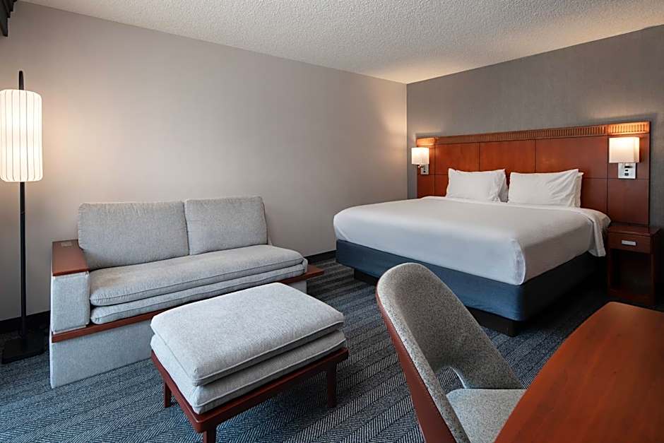 Courtyard by Marriott Fresno