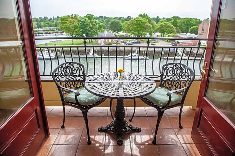 Delamar Greenwich Harbor