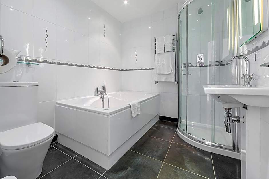 Muthu Westcliff Hotel (Near London Southend Airport)