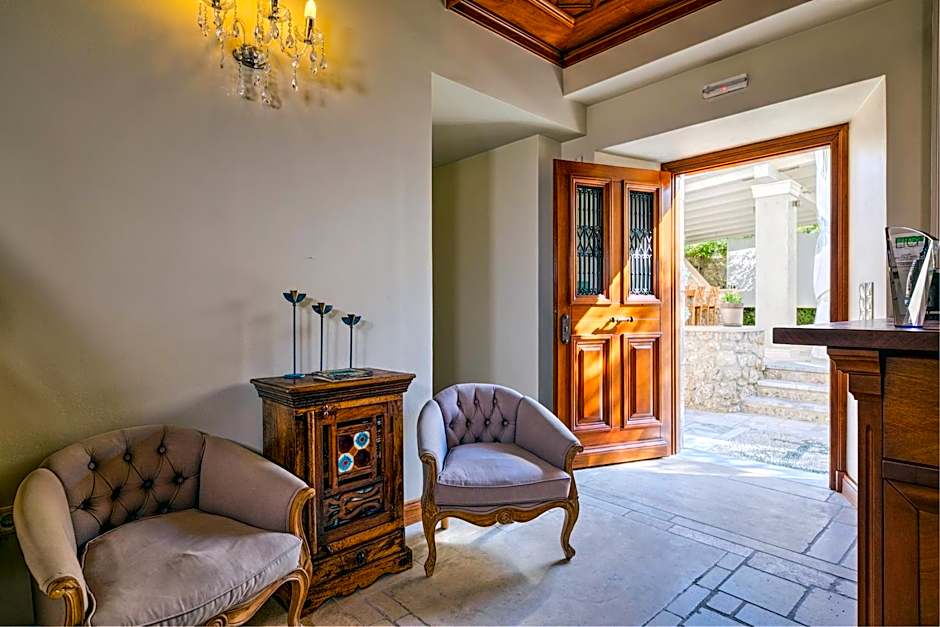 Mare Monte Luxury Suites