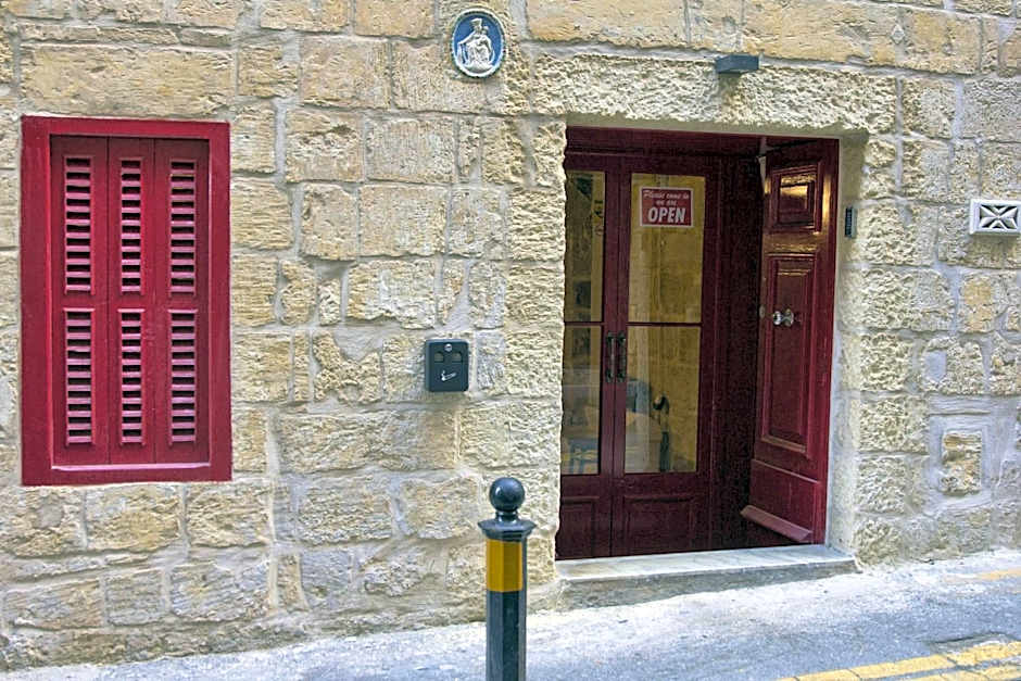 Dormitory shared hostel by Vallettastay