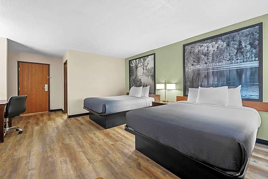 Super 8 by Wyndham Alexandria MN