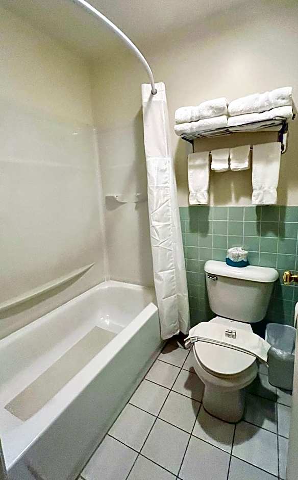 Americas Best Value Inn Wall