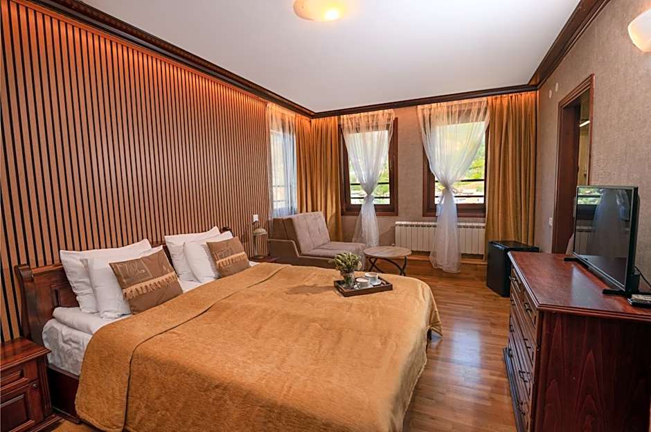 Photo 1 of 9 of Spa Chalet