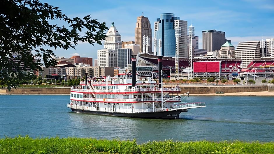 Holiday Inn Cincinnati-Riverfront