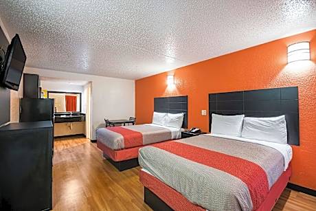 2 Full Beds | Non-Smoking, Kitchen