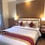 Hotel Middle Path & Spa