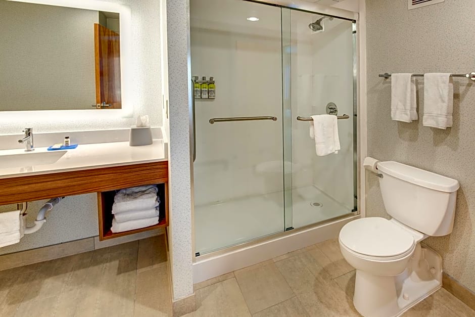 Holiday Inn Express & Suites West Long Branch - Eatontown By IHG