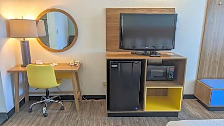 One-Bedroom Queen Suite - Non-Smoking