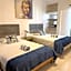 Suites Brisa Marina - atrás de Playa Regatas y el Malecón, 6 calles del Acuario