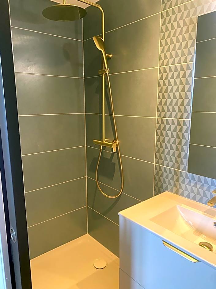 HDG Hôtel Gare de L'Isle Adam Appart's Hotel