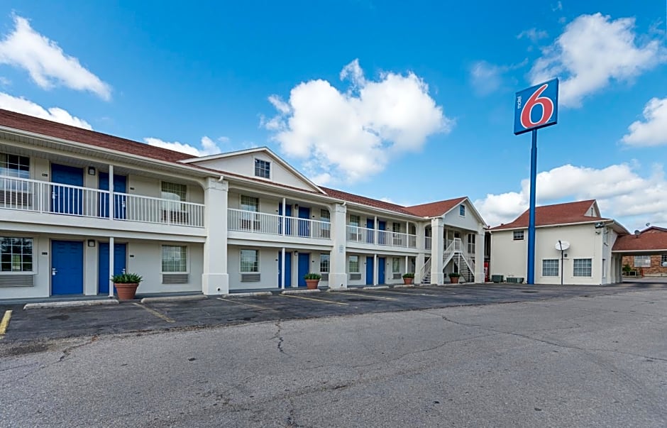 Motel 6-Livingston, TX