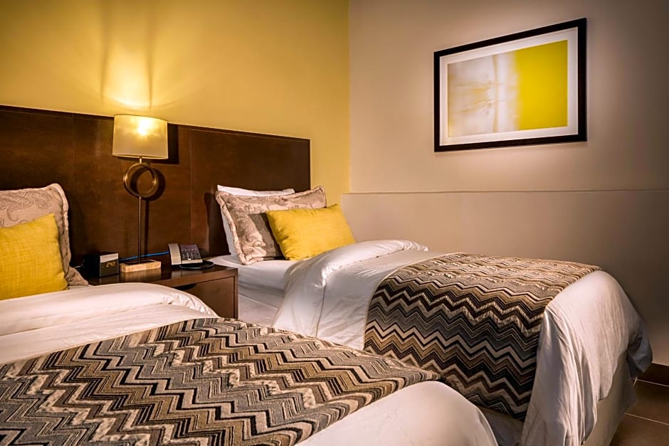 Decanter Hotel