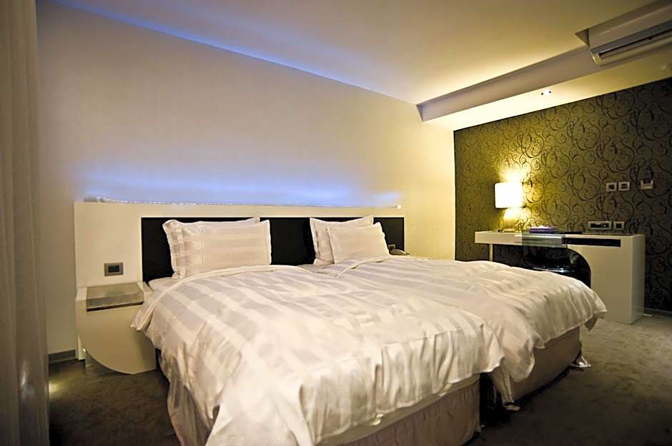 Photo 1 of 16 of Premier 1 Double Bed or 2 Beds