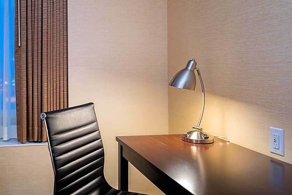 Ramada By Wyndham, Niagara Falls Near Fallsview District