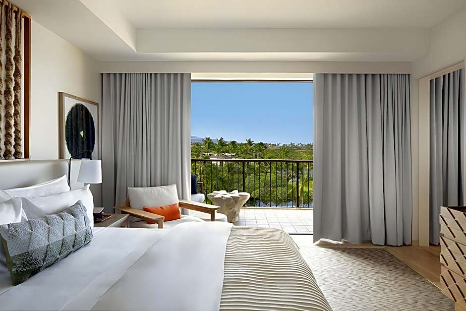 Photo 1 of 5 of 1 King Bed, Hearing Accessible, Ocean View