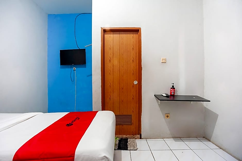 RedDoorz near Margonda Raya