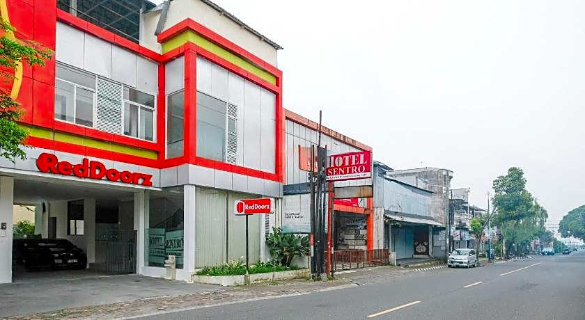 RedDoorz near Alun Alun Wonosobo
